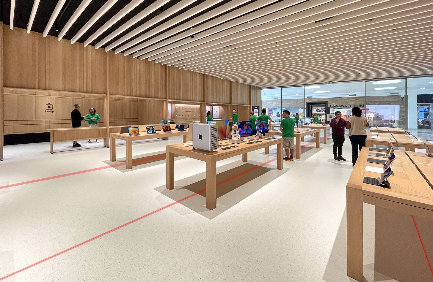 The interior of Apple Tysons Corner. Red lines superimposed over the floor highlight dividers in the terrazzo.
