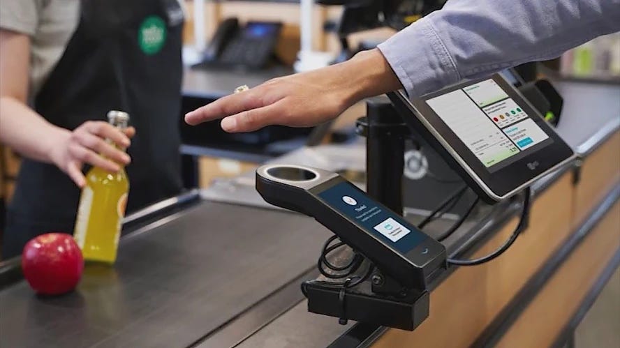 Az Amazon bemutatja a biometrikus tenyérfizetést – az év végéig több mint 500 amerikai üzlet kínálja majd ezt a fizetési lehetőséget.  A kiberbiztonsági szakértők aggodalmukat fejezik ki