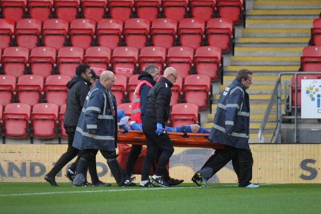 Guy stretchered off as Carlisle United lose to Orient in FA Cup - Yahoo  Sport