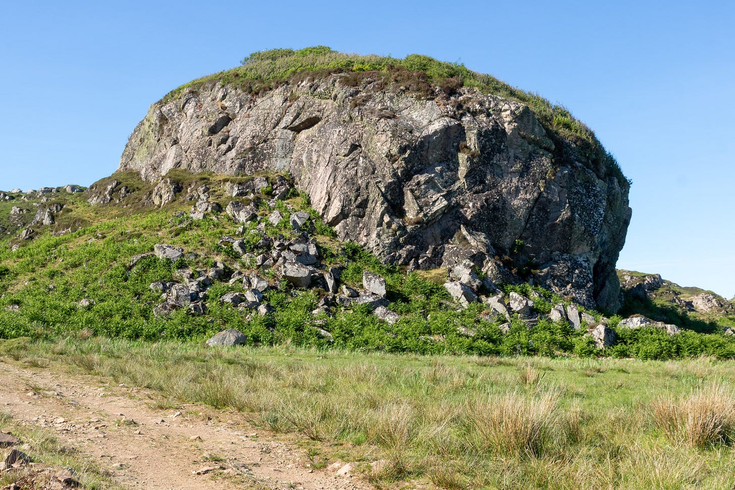 A pudding-shaped rocky knoll © Felicity Martin