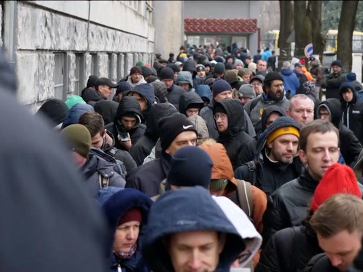 Kyiv: Men queue in Ukraine's capital city to enlist in armed forces | News  | Independent TV