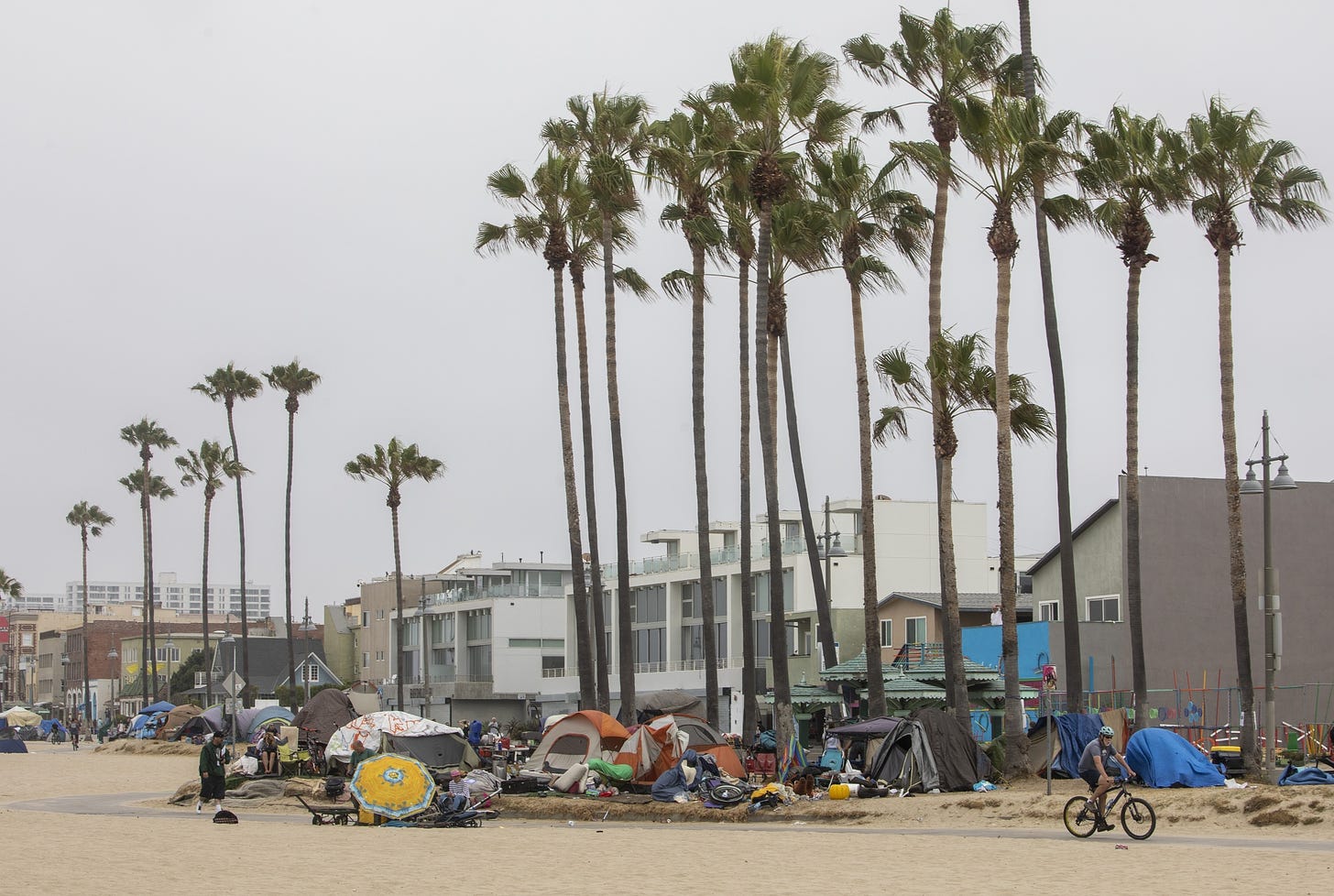 As Homelessness Surges, Venice Beach Debates Solutions - Bloomberg