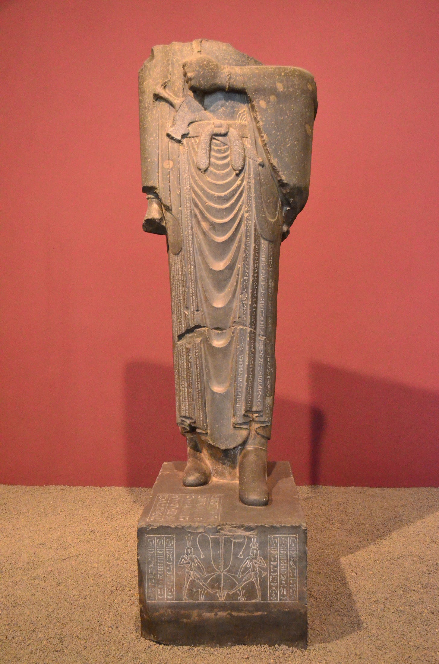 Egyptian statue of Darius I - Wikipedia