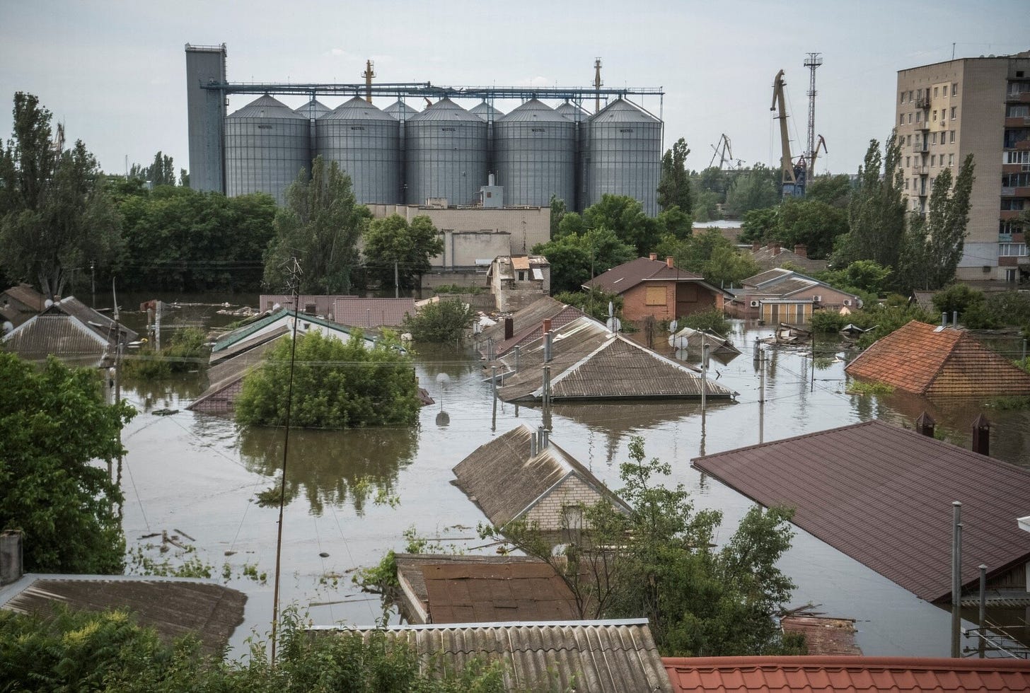 Rysslands sprängning av dammen vid Nova Kakhovka är ytterligare ett krigsbrott.