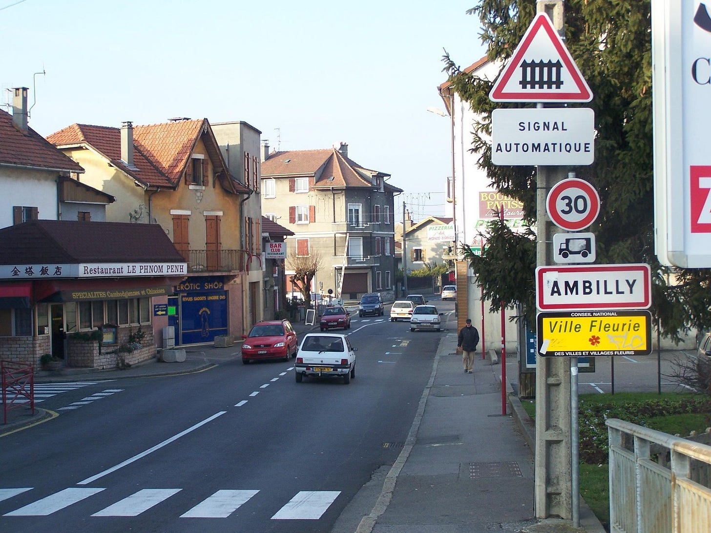The main road into Ambilly