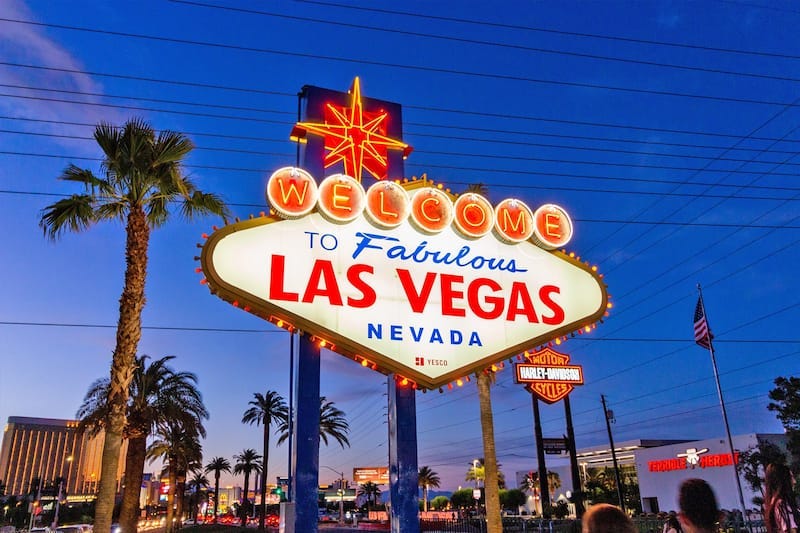 Welcome to Fabulous Las Vegas' Sign - Take Home a Memory With a Photo at  this Iconic Landmark – Go Guides