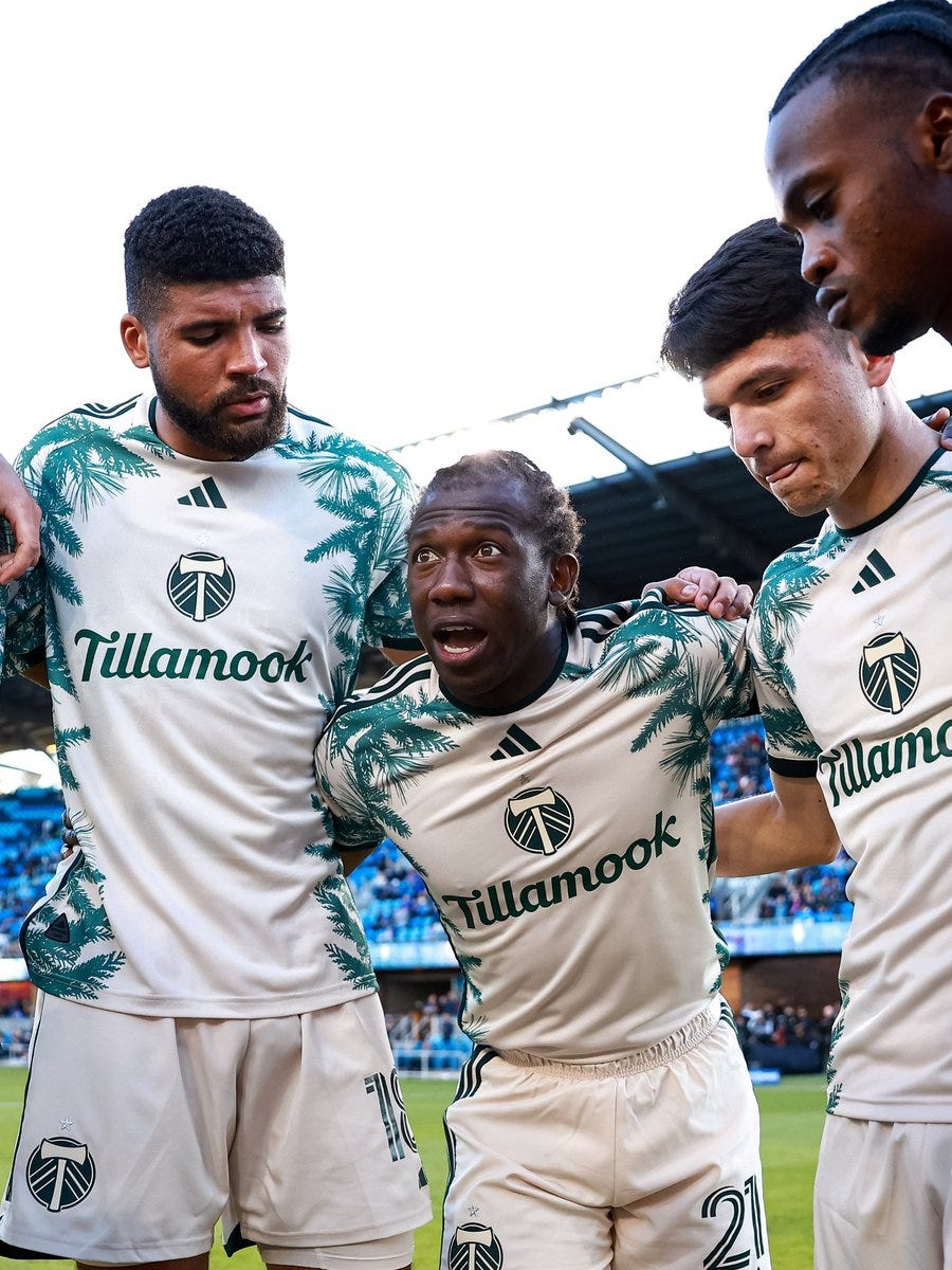 Diego Chara in the team huddle