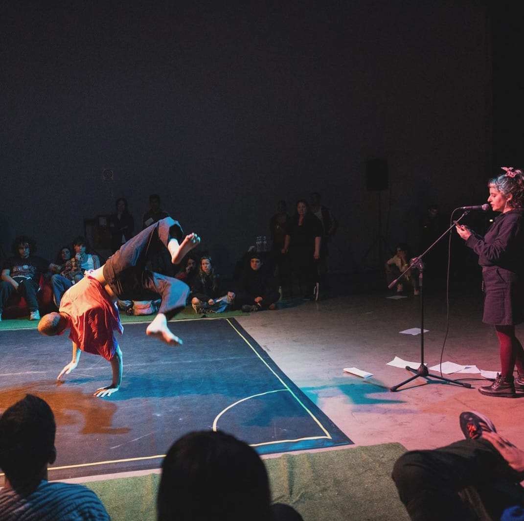 La poeta Maga Cervellera y la bailarina Martina Kogan son las creadoras de Mover la lengua