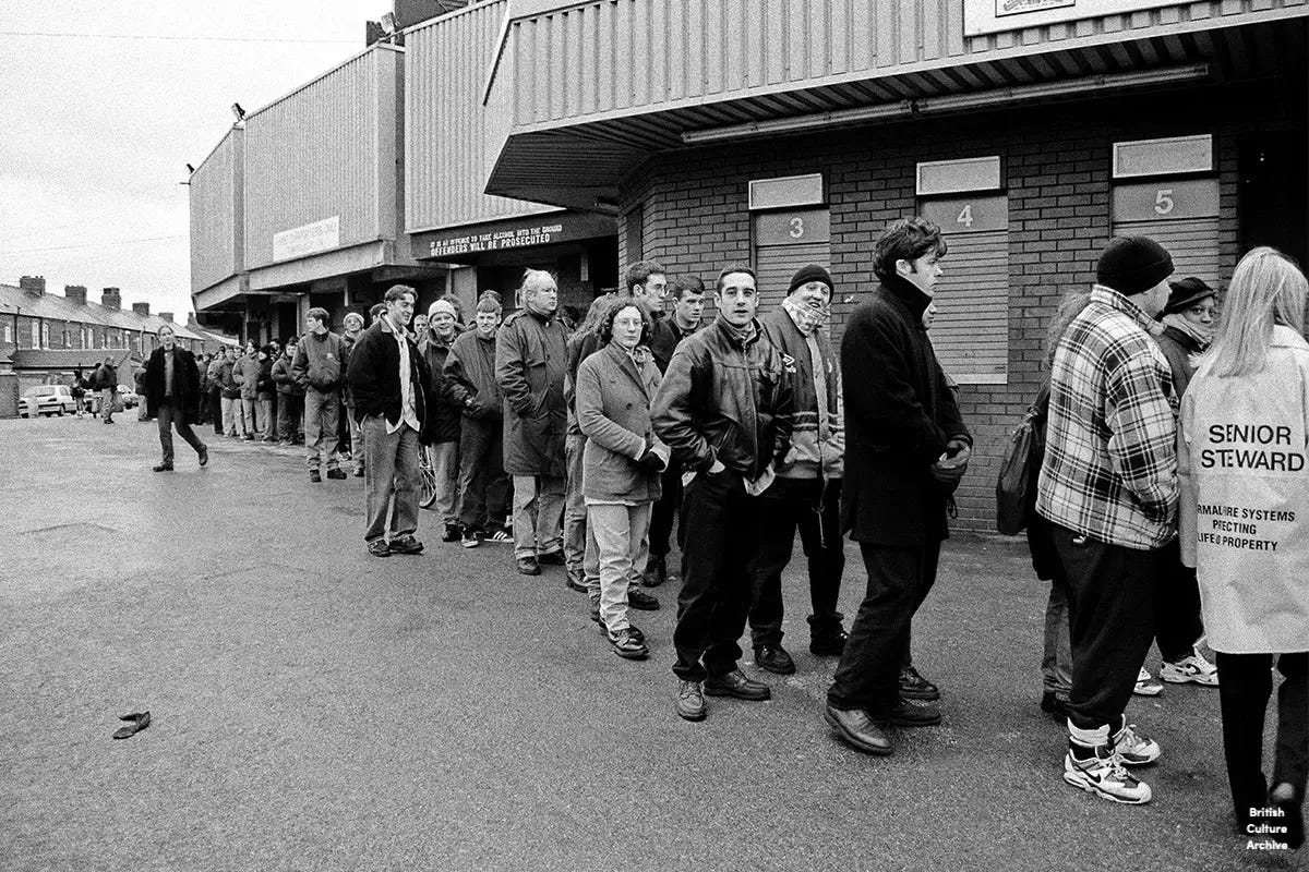Oasis Fans - Maine Road, 1996. - Photo © Jon Shard / British Culture Archive. All rights reserved.