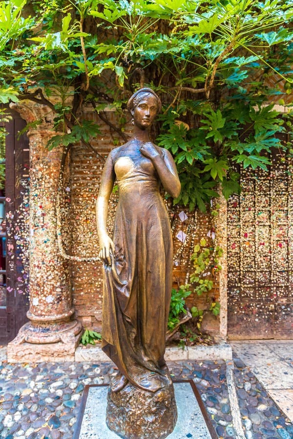 Statue of Juliet in Verona stock photo. Image of tourism - 189699230