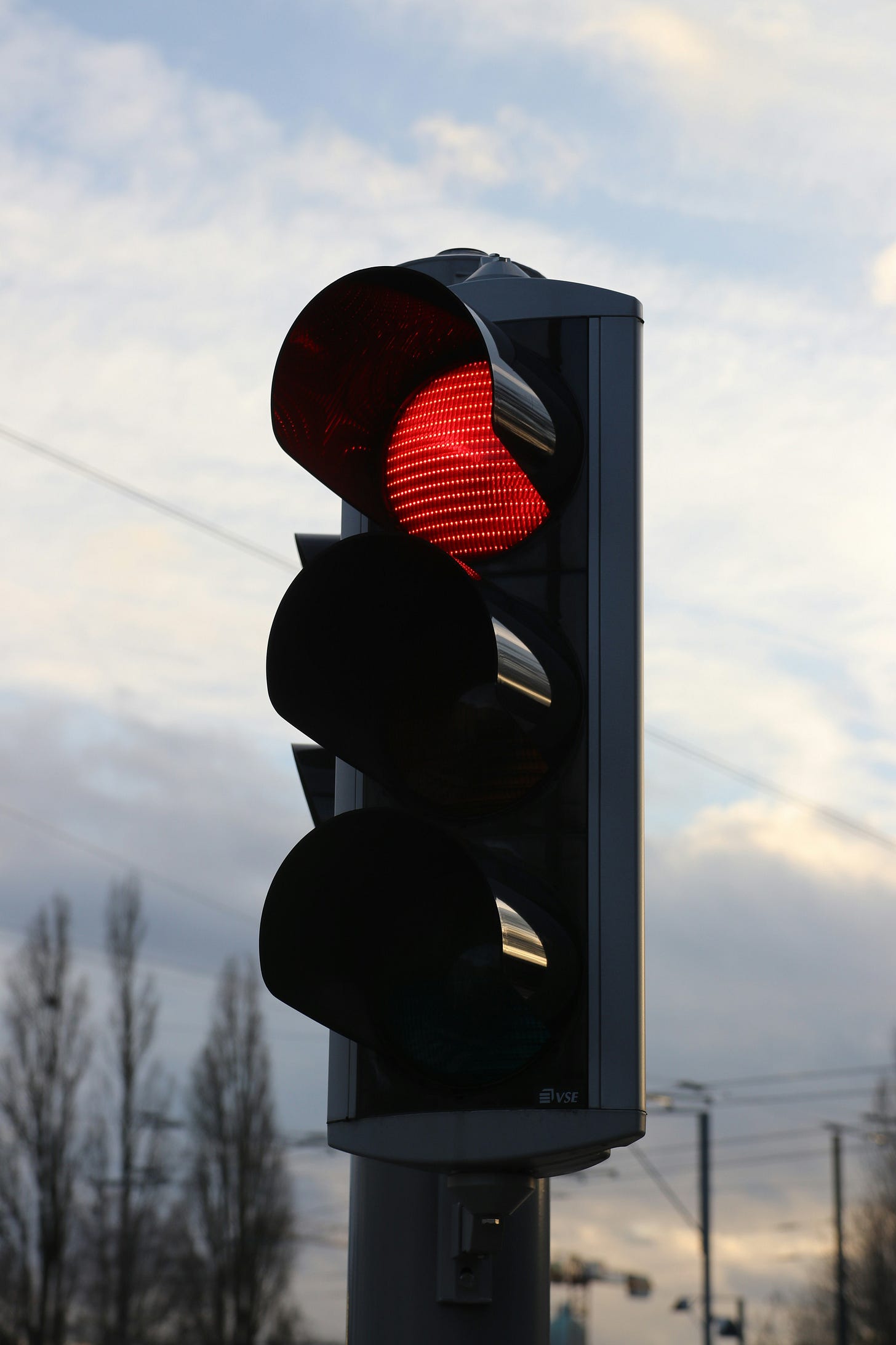 Red-Light-sebastien-barbieri-7iVlj27eBfM-unsplash