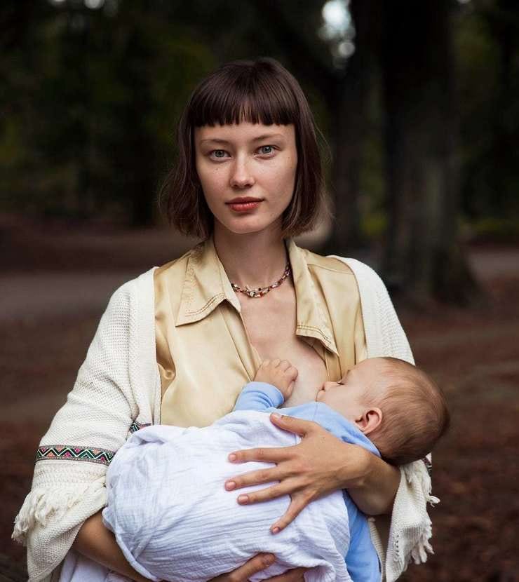 Romanian photographer Mihaela Noroc travels the world with her young daughter Natalia  in tow, capturing portraits and stories of amazing women, many of which you can see in her book ‘The Atlas of Beauty’ and through her Instagram account: www.instagram.com/the.atlas.of.beauty