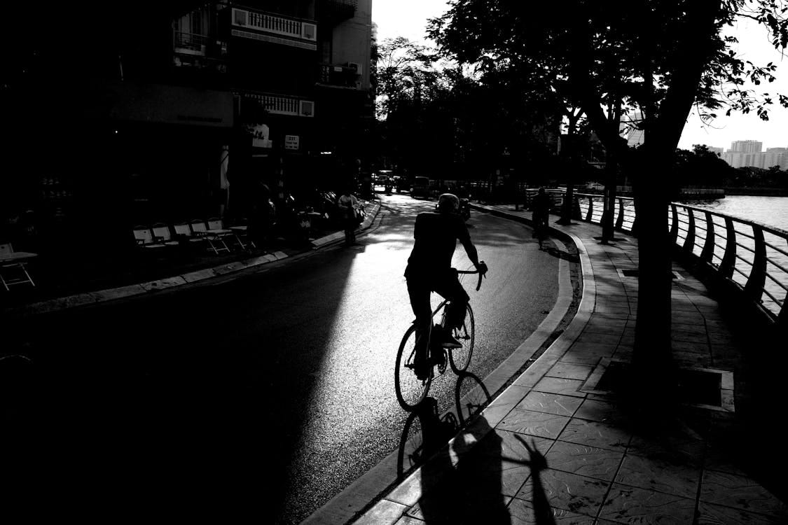 Gratis Fotos de stock gratuitas de amanecer, bicicletas, blanco y negro Foto de stock