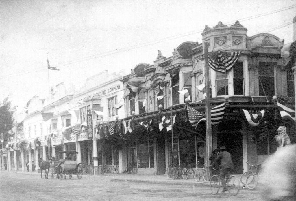  Figure 3: Dade County Furniture Company on July 4, 1905