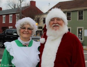 The Claus's out for a stroll 