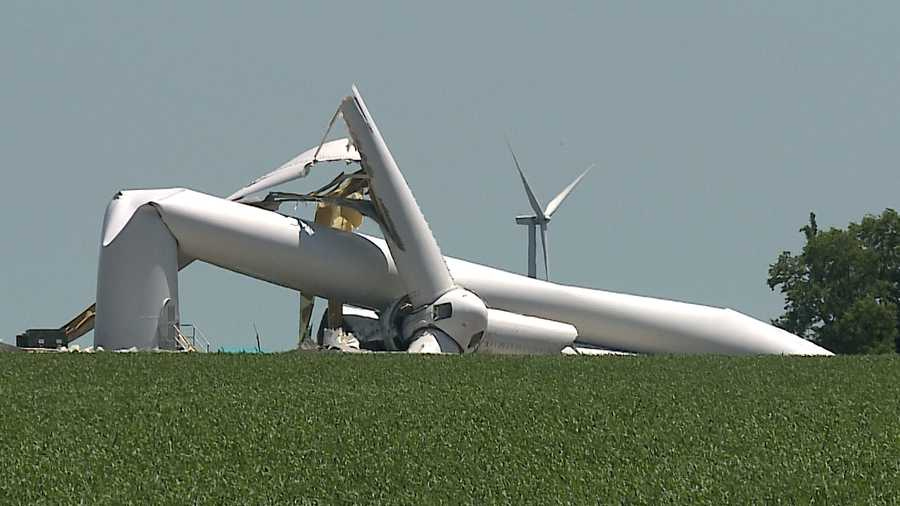 Wind turbine collapses near Diller