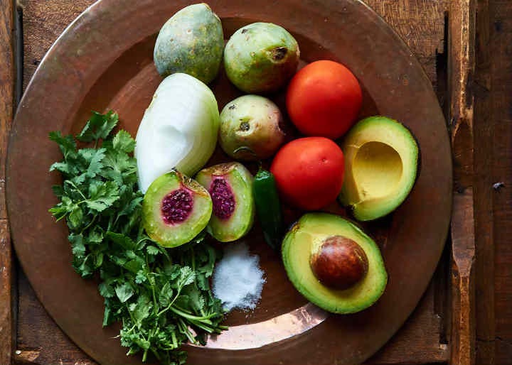 tray with pico de Gallo ingredients