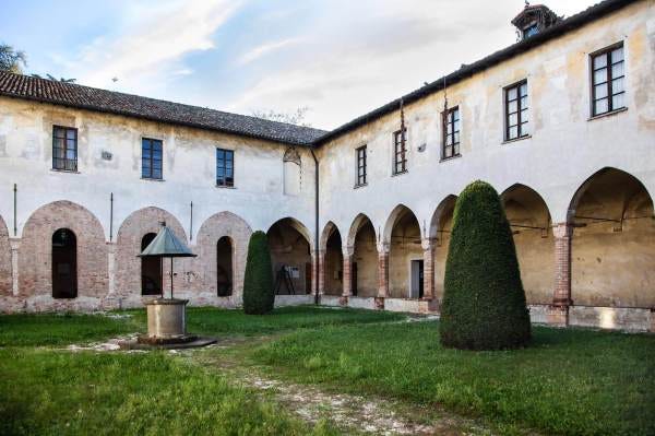  Il Centro Culturale S. Agostino a Crema (Cr), il luogo scelto da Eleonora per ambientare il suo ritratto per il progetto "Donne di Crema" (C)Monica Monimix Antonelli