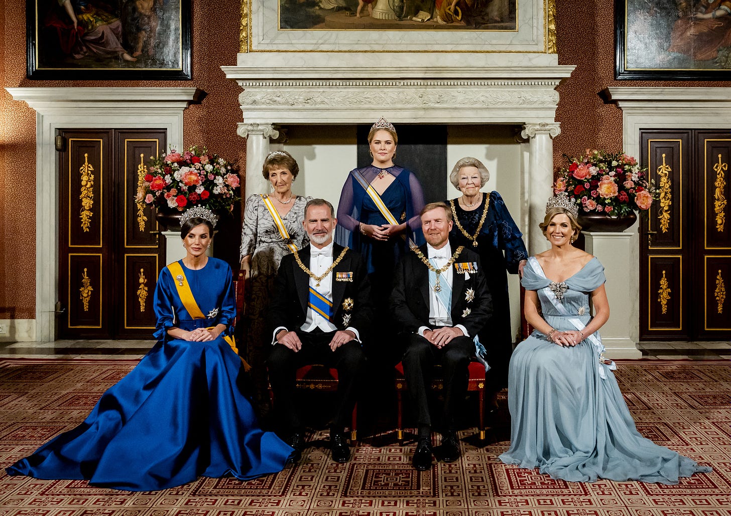 Spanish and Dutch royals pose for a photograph at Dutch state banquet