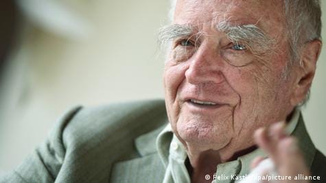 German writer Martin Walser dies aged 96 – DW – 07/28/2023