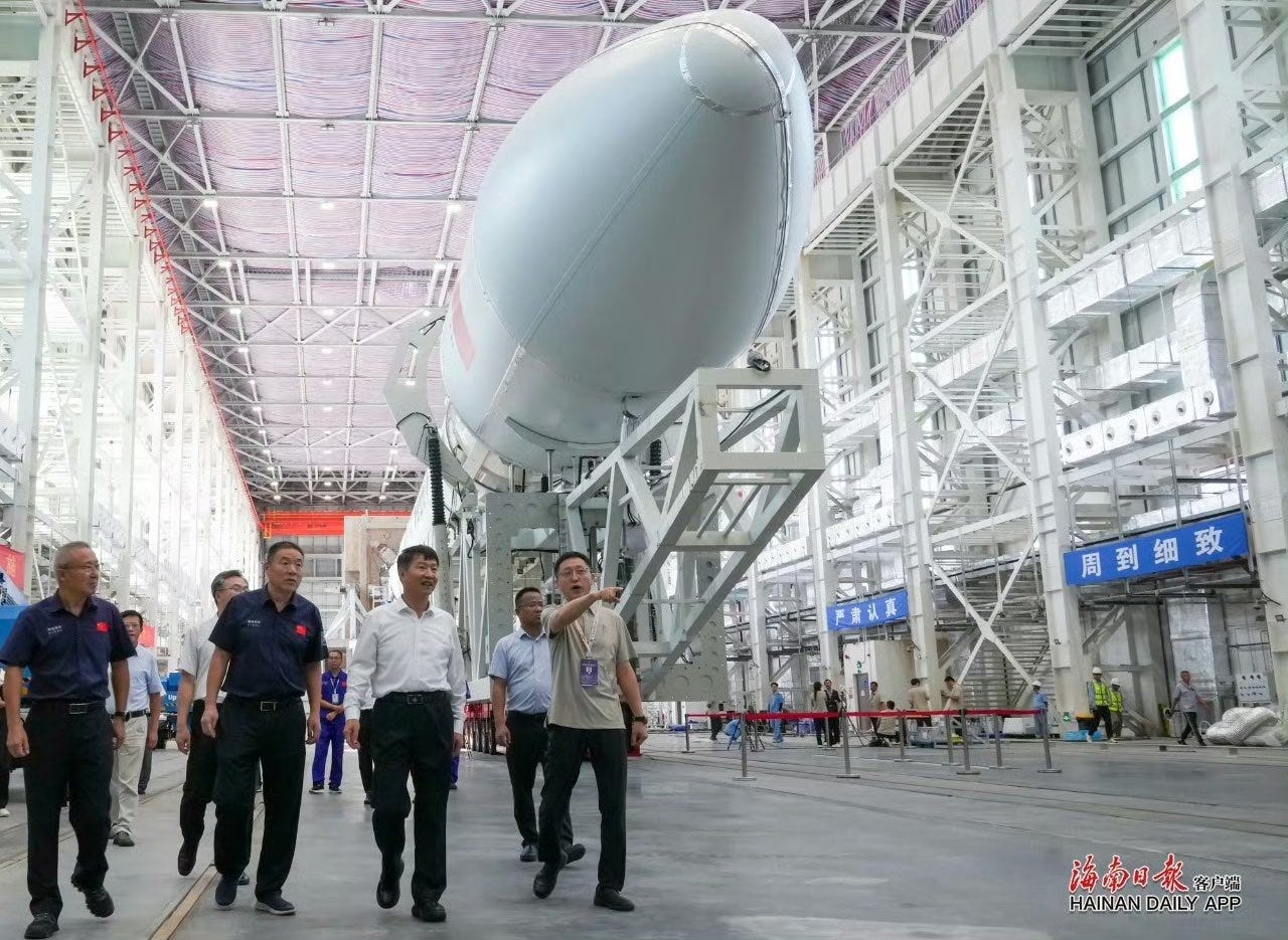 The Long March 12 Y1 vehicle inside the Wenchang Space Launch Sites vehicle integration facility in early October, via 卡尔达瓦里希.