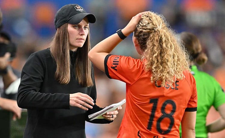 Women's Soccer Coaching - News & Interviews - Sarah Lowdon: The vital role  of the assistant coach