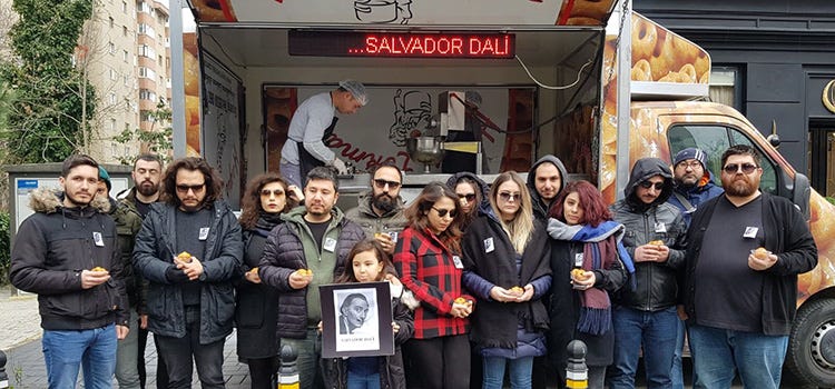 Salvador Dali için İstanbul'da lokma döküldüğü iddiası - Teyit