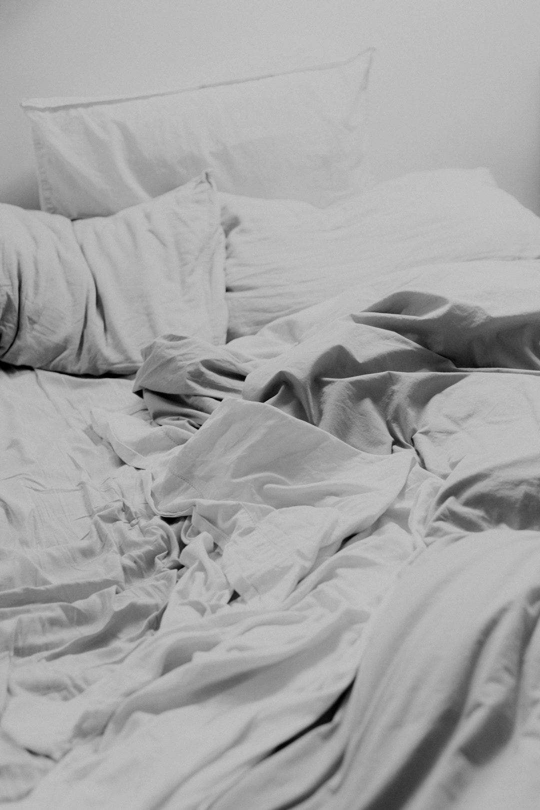 white pillows and bed comforter white pillows and bed comforter