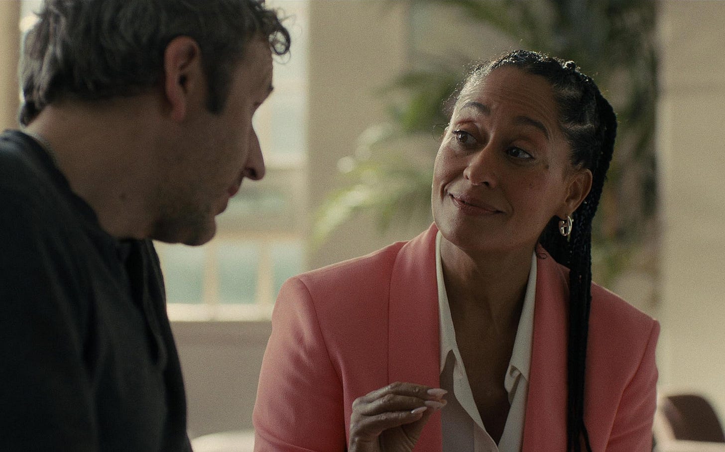 Chris O’Dowd talking to Tracee Ellis Ross in Black Mirror / Netflix