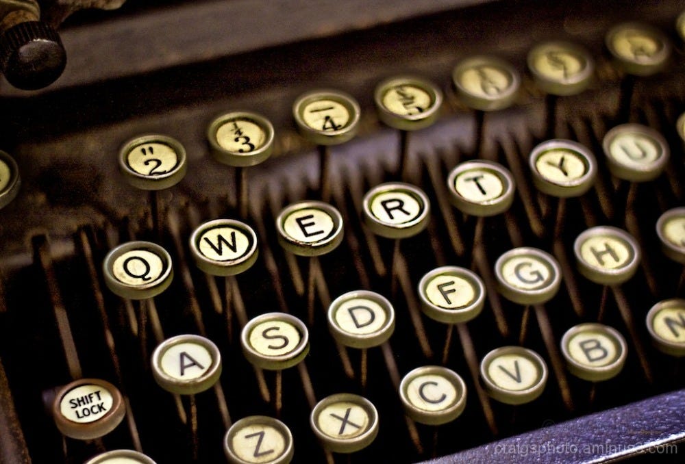 Typewriter historic QWERTY Keys
