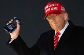Trump's phone lock screen photo is the ...