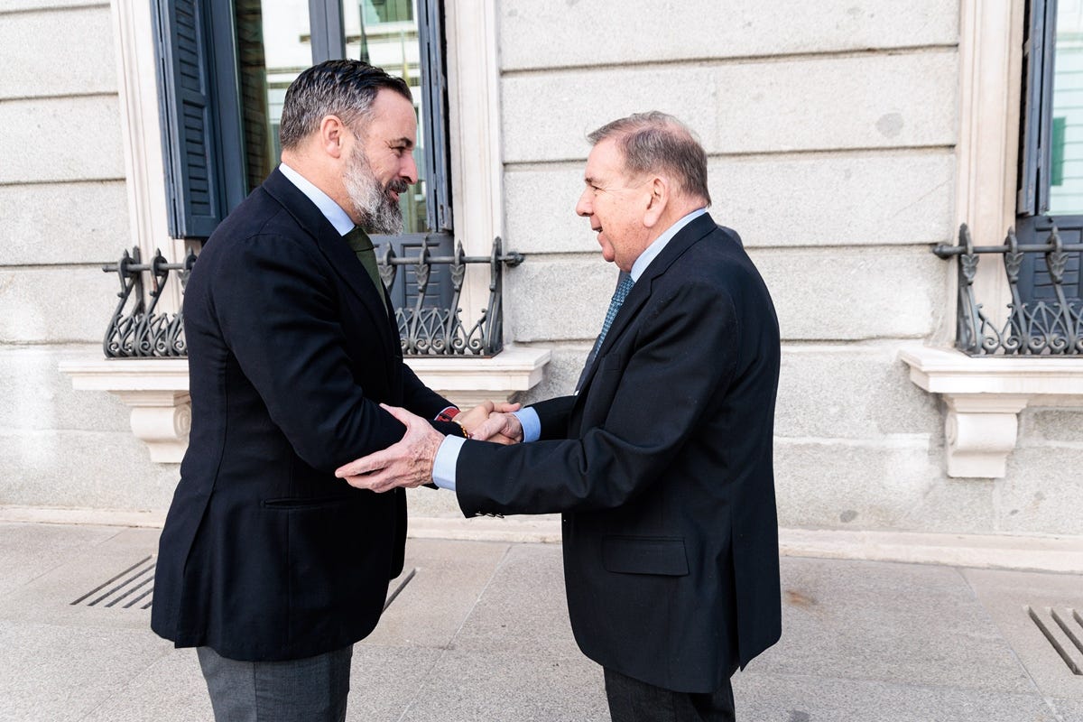 Abascal se reúne con Edmundo González en el Congreso de los Diputados