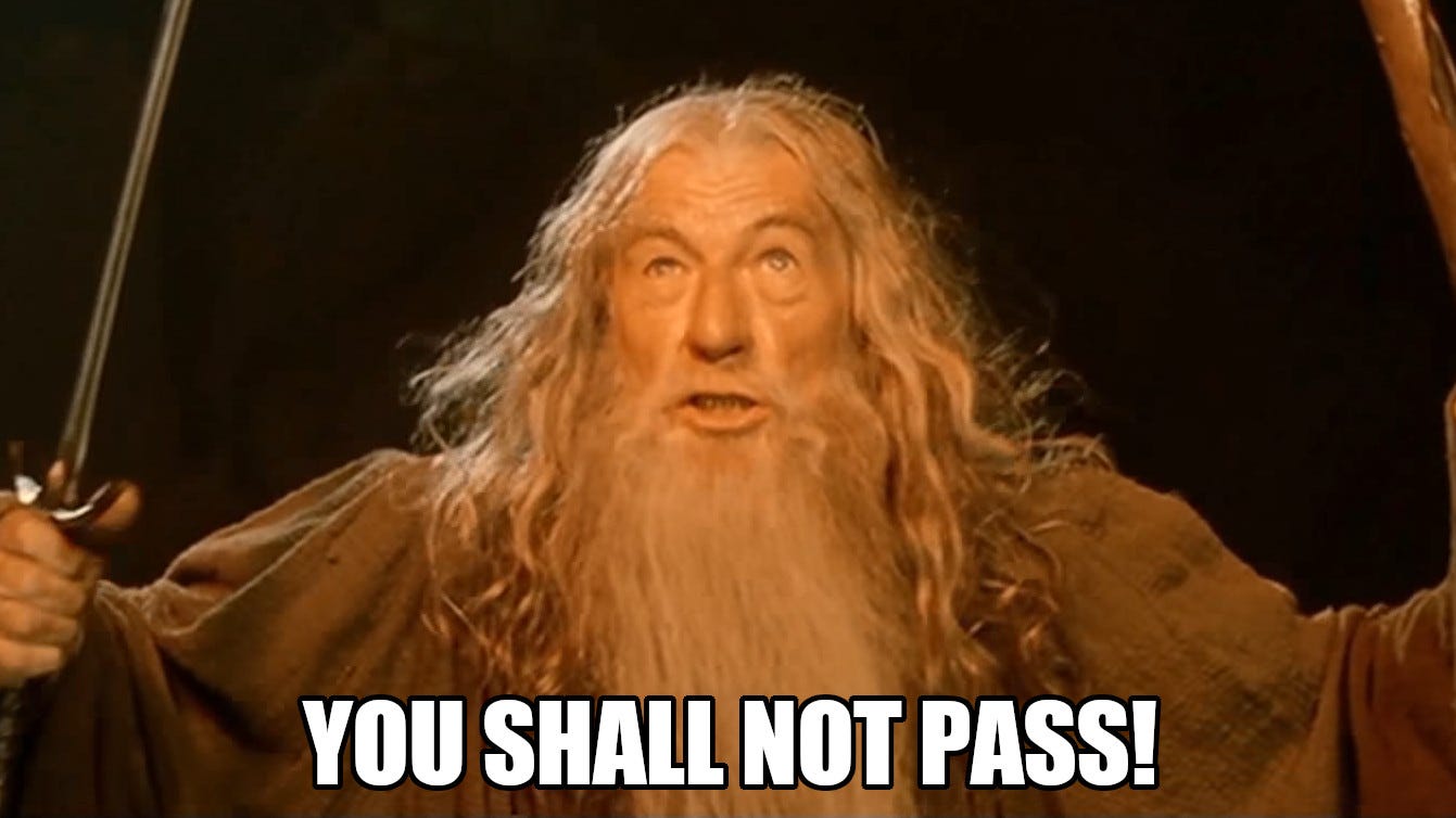 Gandalf, na série de filmes "O Senhor dos Anéis" com a frase abaixo "You shall not pass"