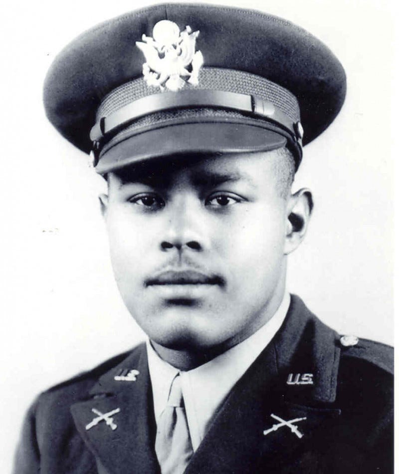 Headshot of Thomas, in uniform.