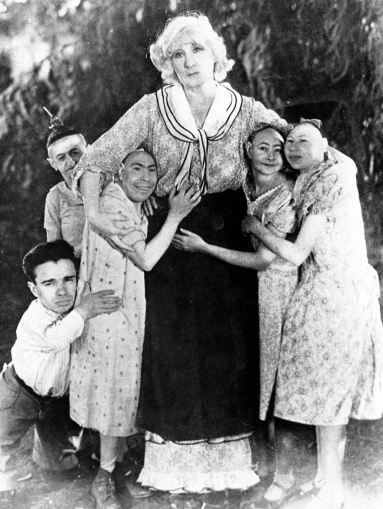  A tall lady hugs a group of women suffering from microcephaly