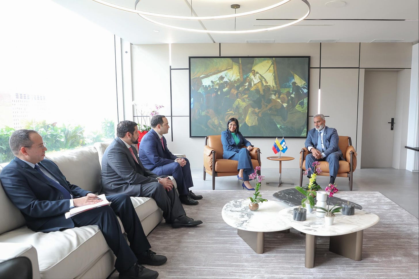 Photo by Vicepresidencia de Venezuela on October 07, 2024. May be an image of 4 people and office. Photo by Vicepresidencia de Venezuela on October 07, 2024. May be an image of 4 people and office.