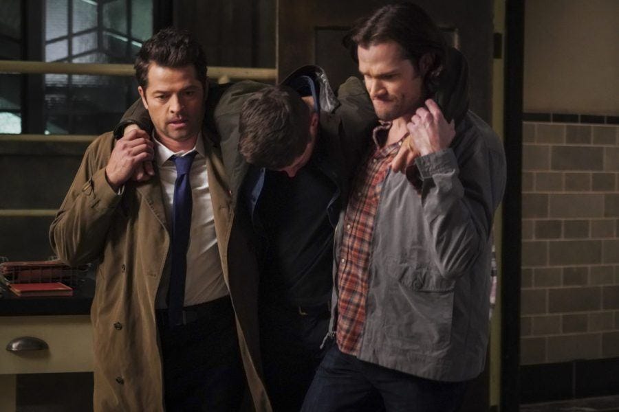 Sam Winchester Castiel carrying beaten up Dean from Gorgon SPN 1414