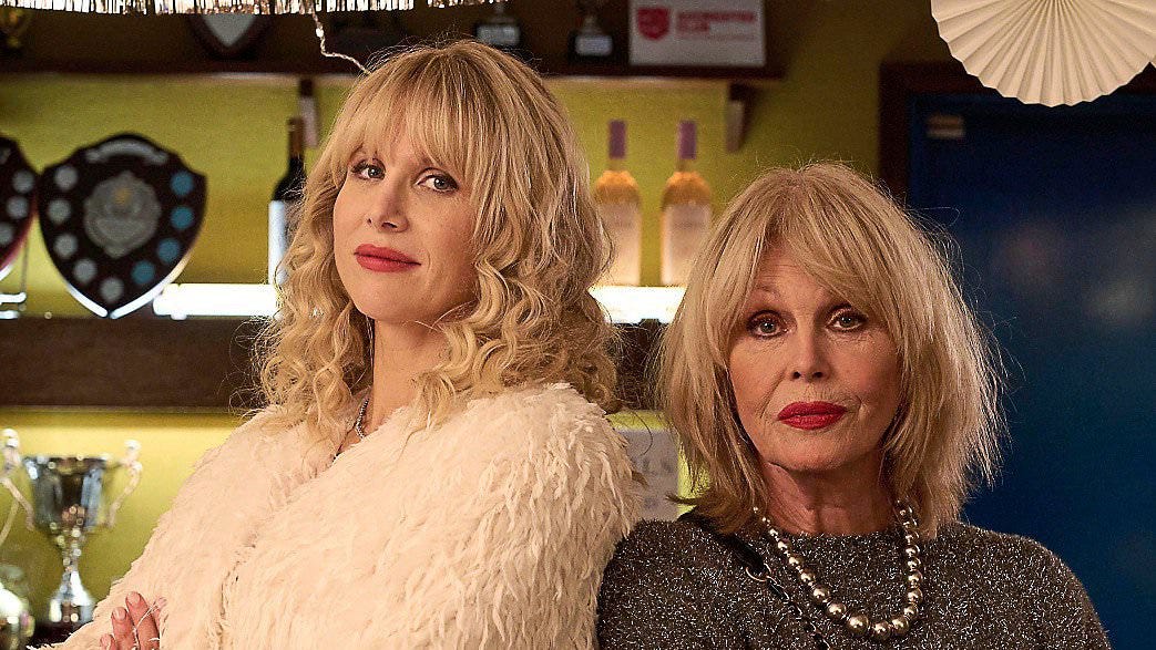 Amandaland viewers hail Joanna Lumley as the star of Motherland spinoff ...