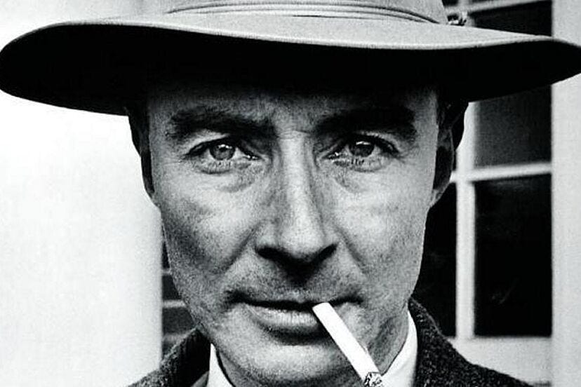 Who was Robert Oppenheimer, father and inventor of the atomic bomb? | Marca