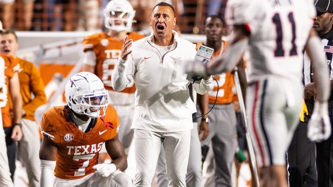 Georgia-Texas referees made ball call by caving to angry fans