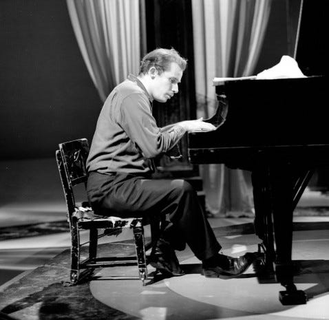 Performer Spotlight: Glenn Gould, the Bach Wizard - PianoTV.net