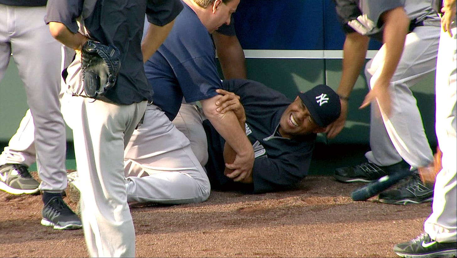 Yankees' Mariano Rivera Tears Ligament in Knee - The New York Times