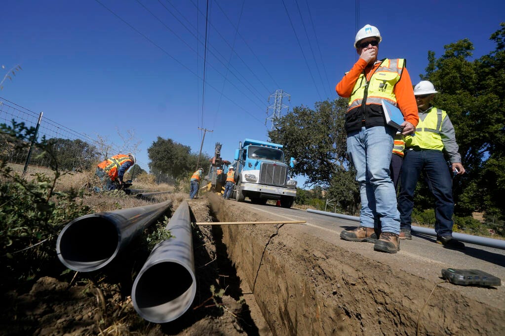 PG&E's plan to bury power lines and prevent wildfires faces opposition  because of high rates