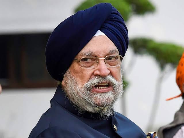 Hardeep Singh Puri appeals to protesting farmers to resume talks with  Centre - The Economic Times