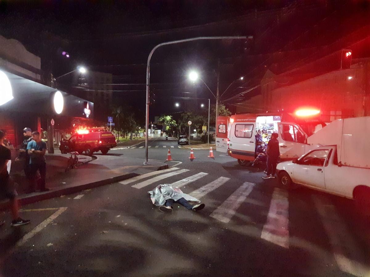 Acidente aconteceu no cruzamento da rua Hildebrando Pontes com a avenida Alexandre Barbosa, na noite de domingo  (Foto/Divulgação Bombeiros)