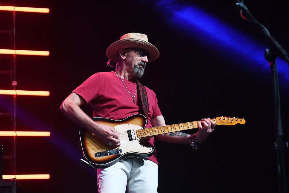<p>Dire Straits guitarist Jack Sonni has died </p>