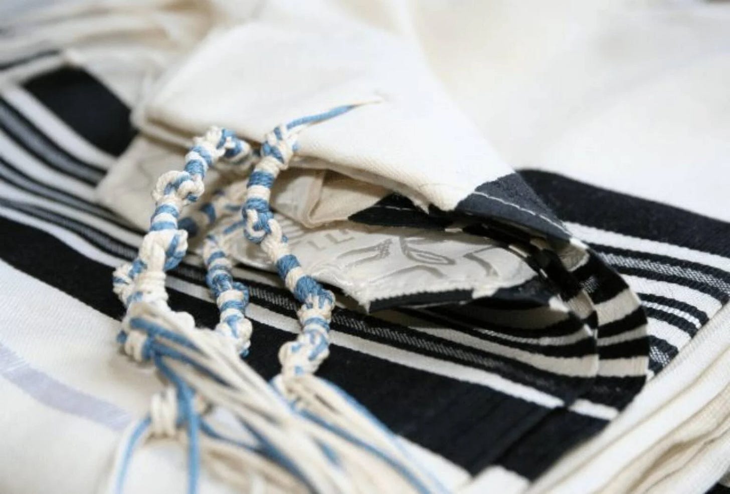 Tzitzit-post-1536x1041.webp