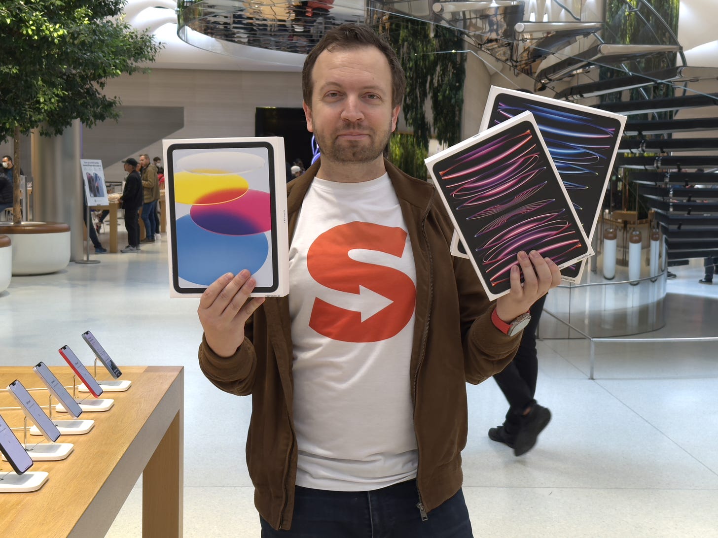 Matt Swider with the iPad Pro at the Apple Store 5th Avenue in NYC