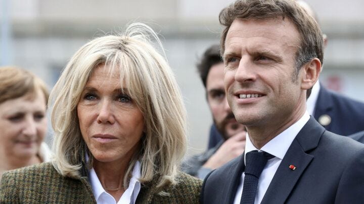 Ça le fait râler” : la petite habitude matinale de Brigitte Macron qui  agace Emmanuel Macron