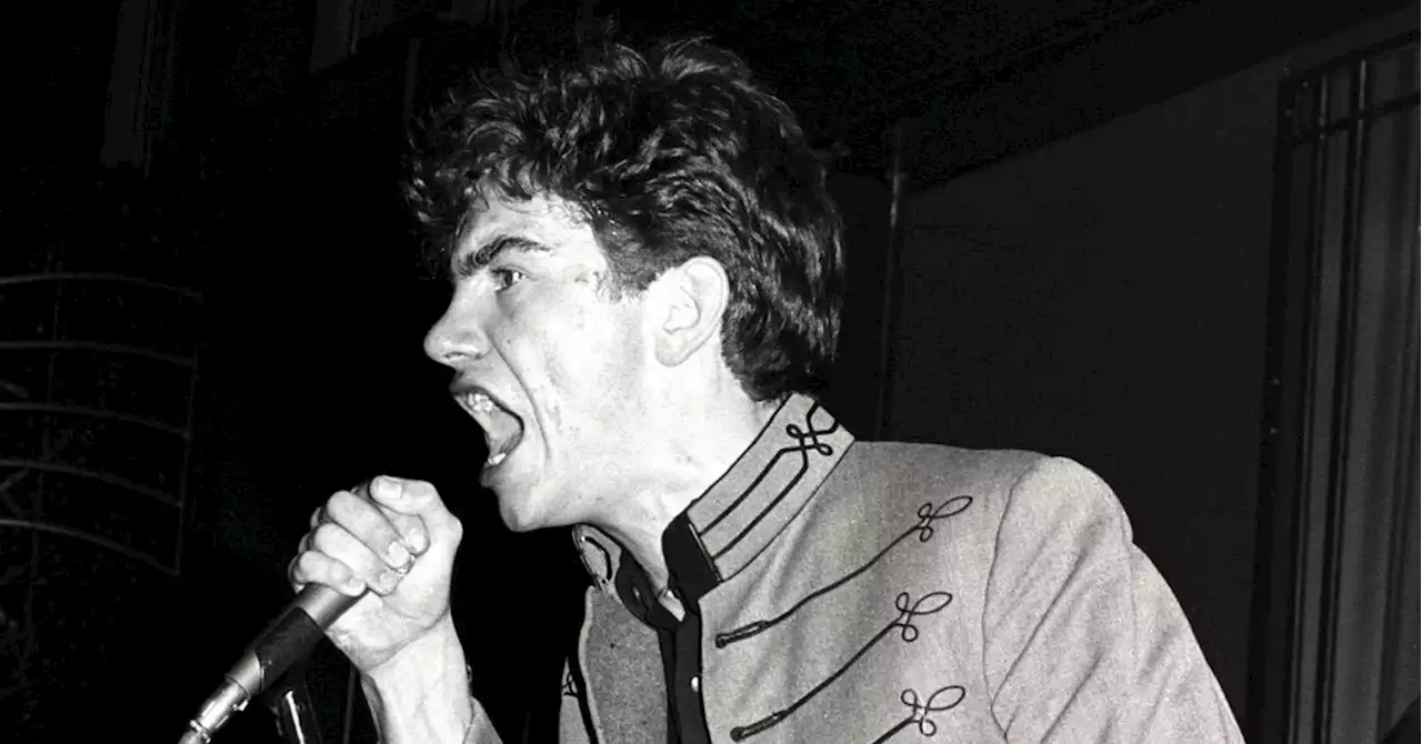Mark Stewart, Fiery British Rocker, Is Dead at 62